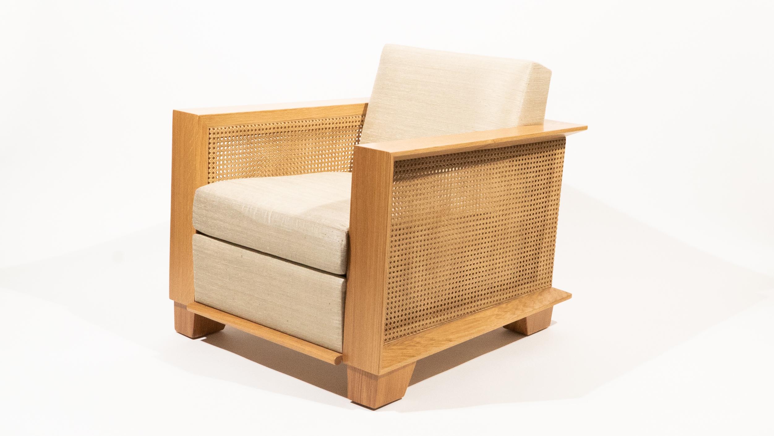 Le fauteuil Marhaba, conçu par Maxime Old, se caractérise par l'utilisation de matériaux vivants. Il était  présenté au Salon des Artistes Décorateurs en 1952. En 1953, le modèle a été utilisé pour le bar situé au rez-de-chaussée de l'hôtel Marhaba