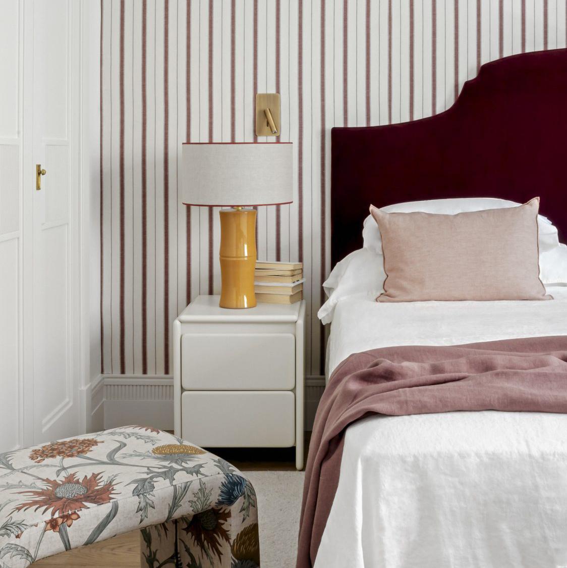 Mari Bedside Table: Soft Curves in Lacquered Elegance For Sale 7
