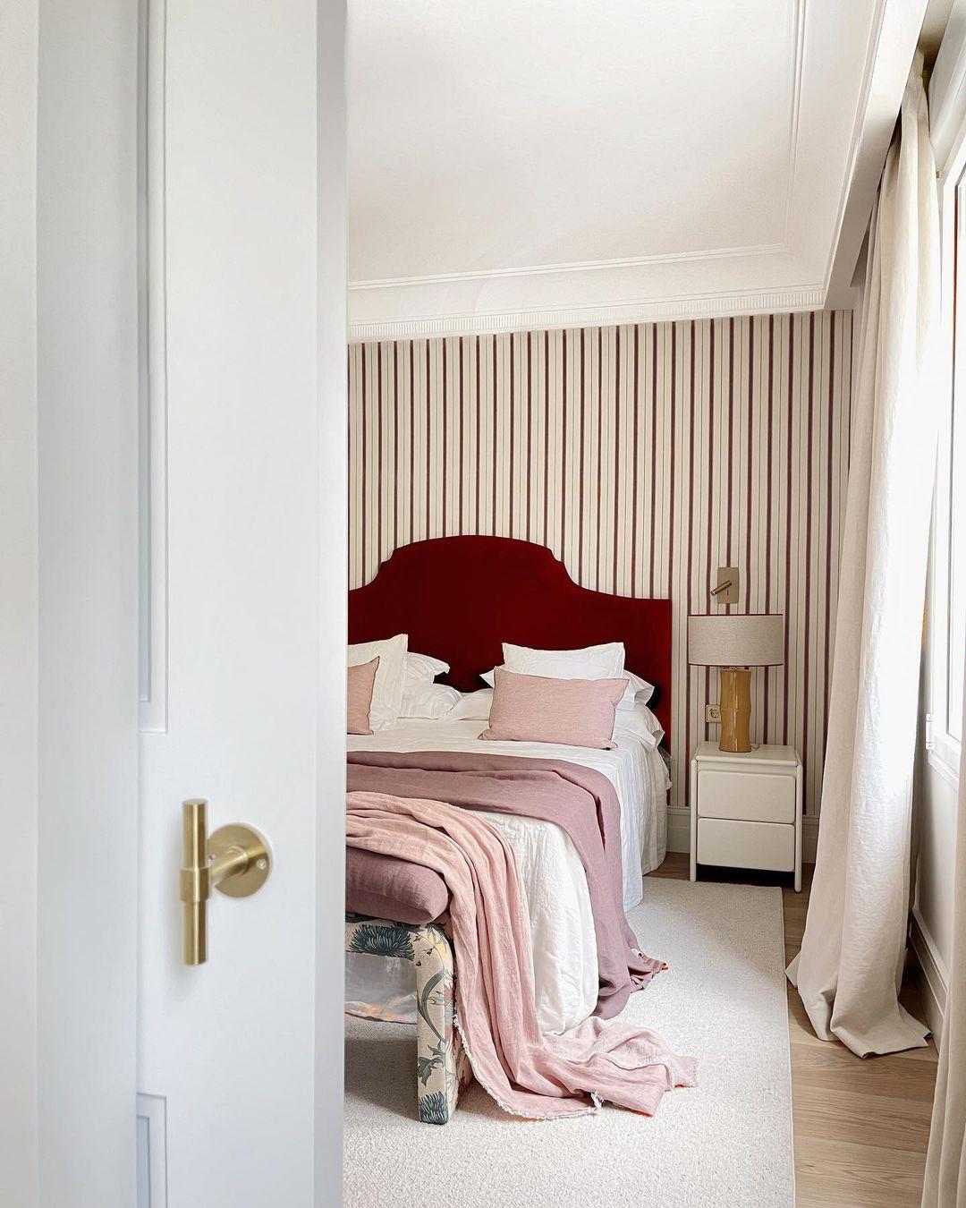 Mari Bedside Table: Soft Curves in Lacquered Elegance For Sale 8