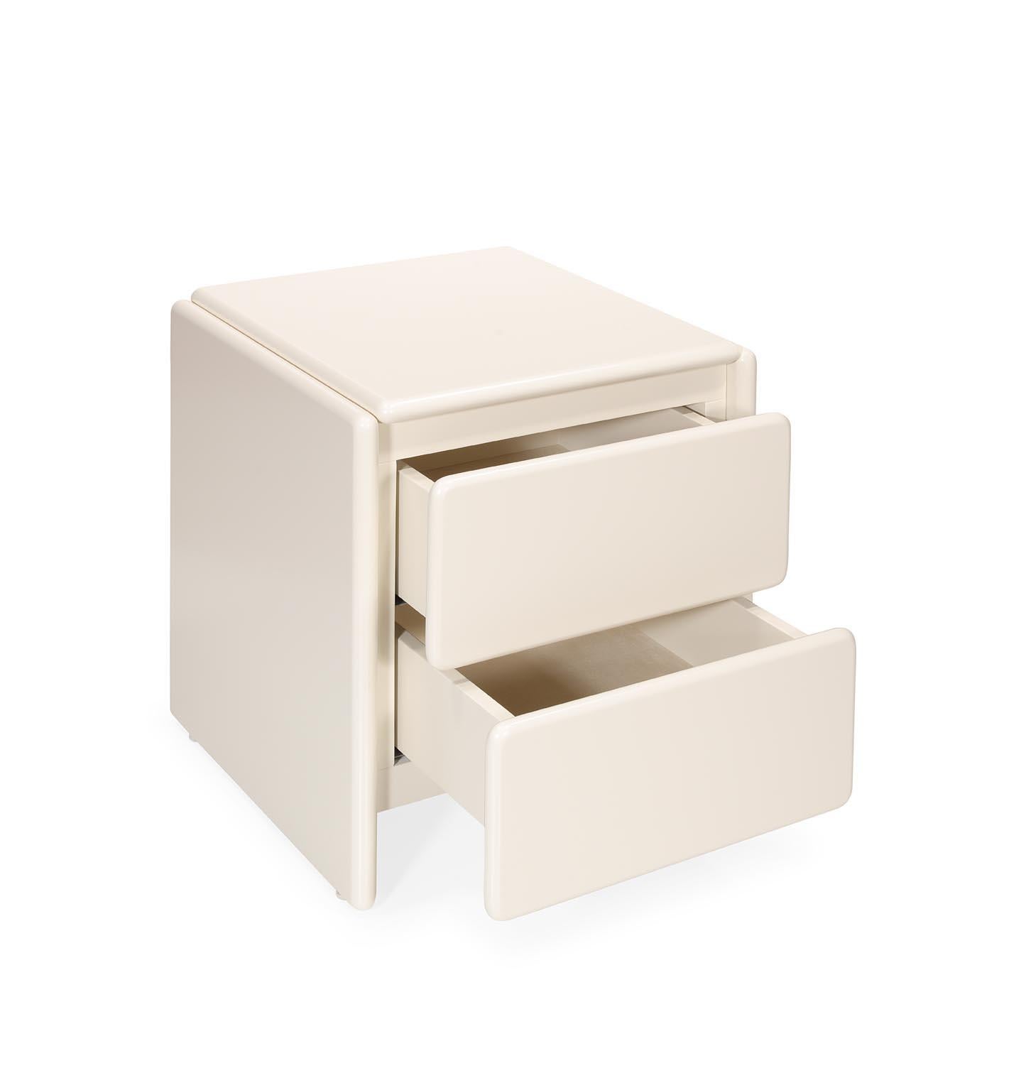 Contemporary Mari Bedside Table: Soft Curves in Lacquered Elegance For Sale