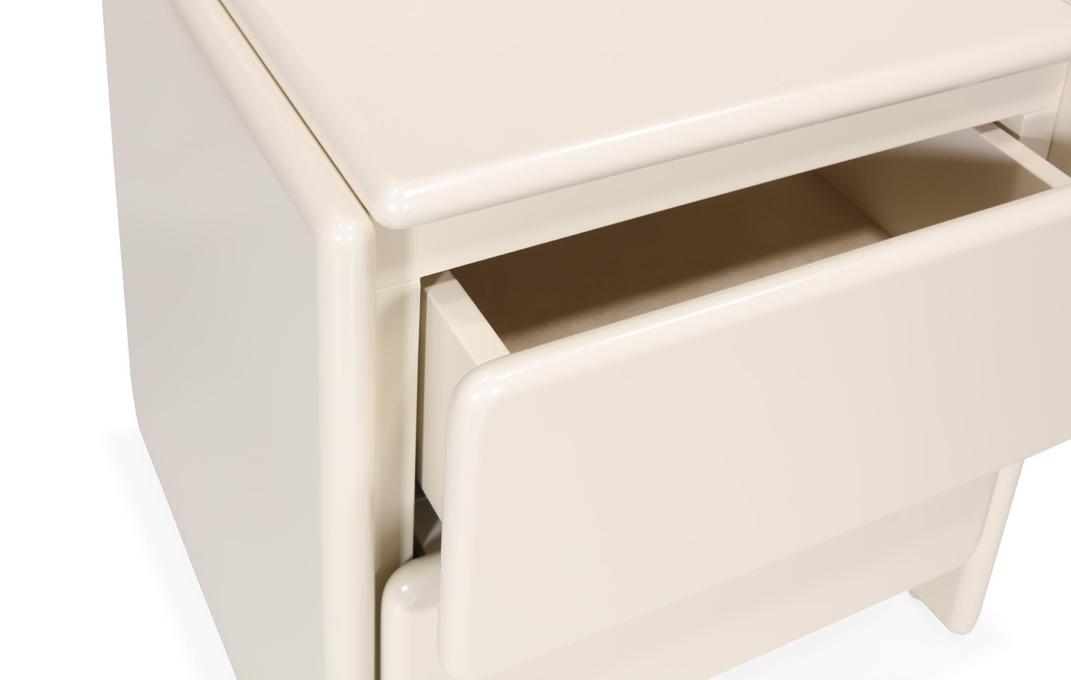 Mari Bedside Table: Soft Curves in Lacquered Elegance For Sale 3