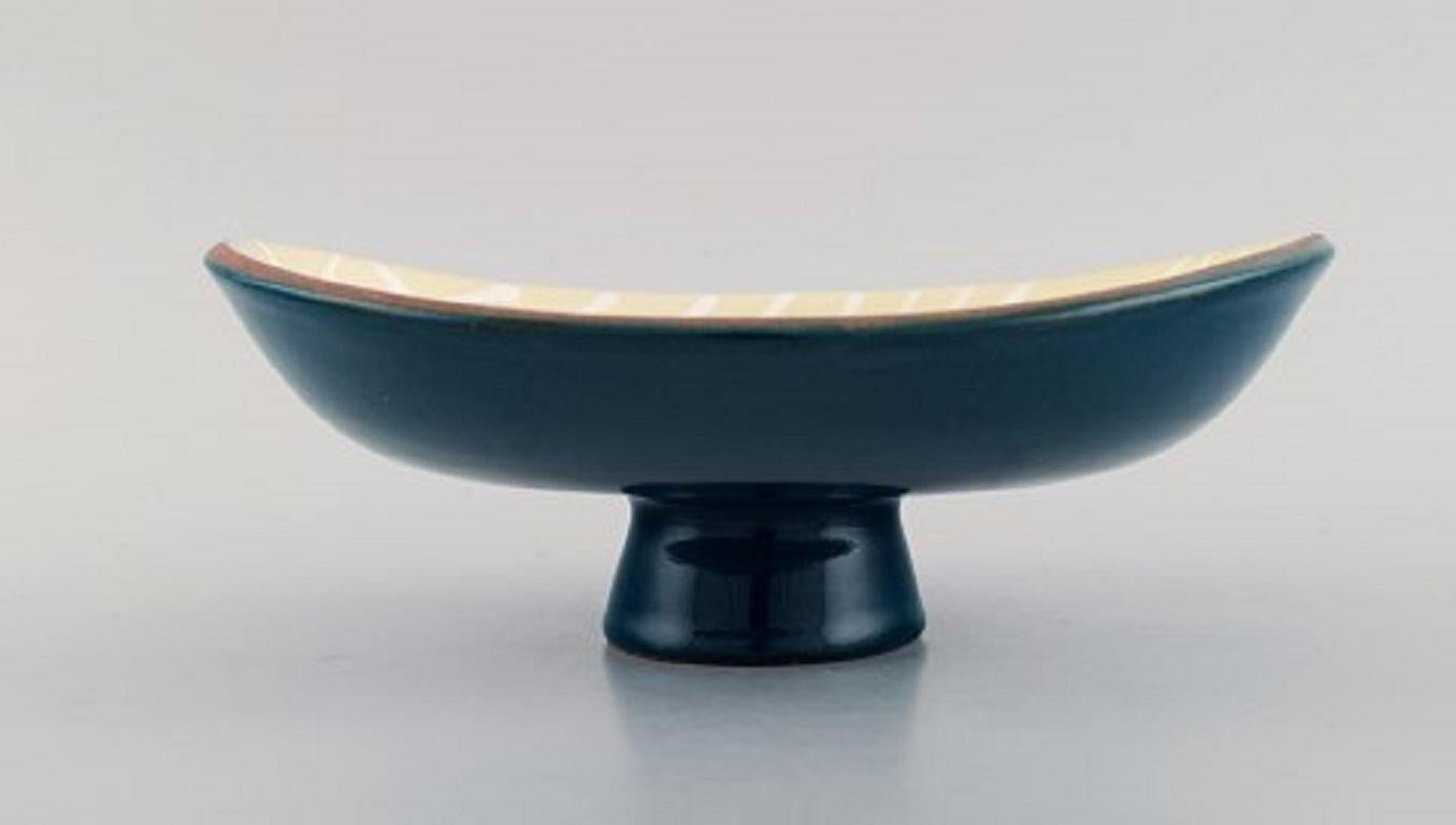 Mari Simmulson (1911-2000) for Upsala-Ekeby. Bowl on foot in glazed stoneware. Model number 4094,
Mid 20th century.
Measures: 22 x 8.5 cm.
In excellent condition.
Stamped.