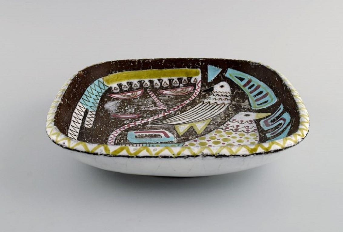 Swedish Mari Simmulson '1911-2000' for Upsala-Ekeby. Dish in glazed stoneware.