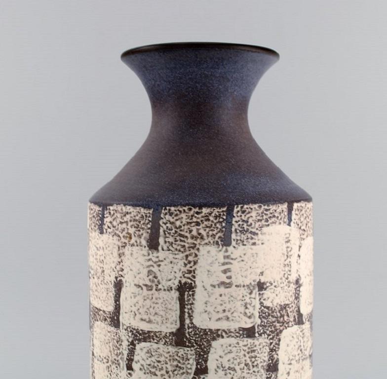 Glazed Mari Simmulson (1911-2000) for Upsala-Ekeby. Large vase in hand-painted ceramics For Sale