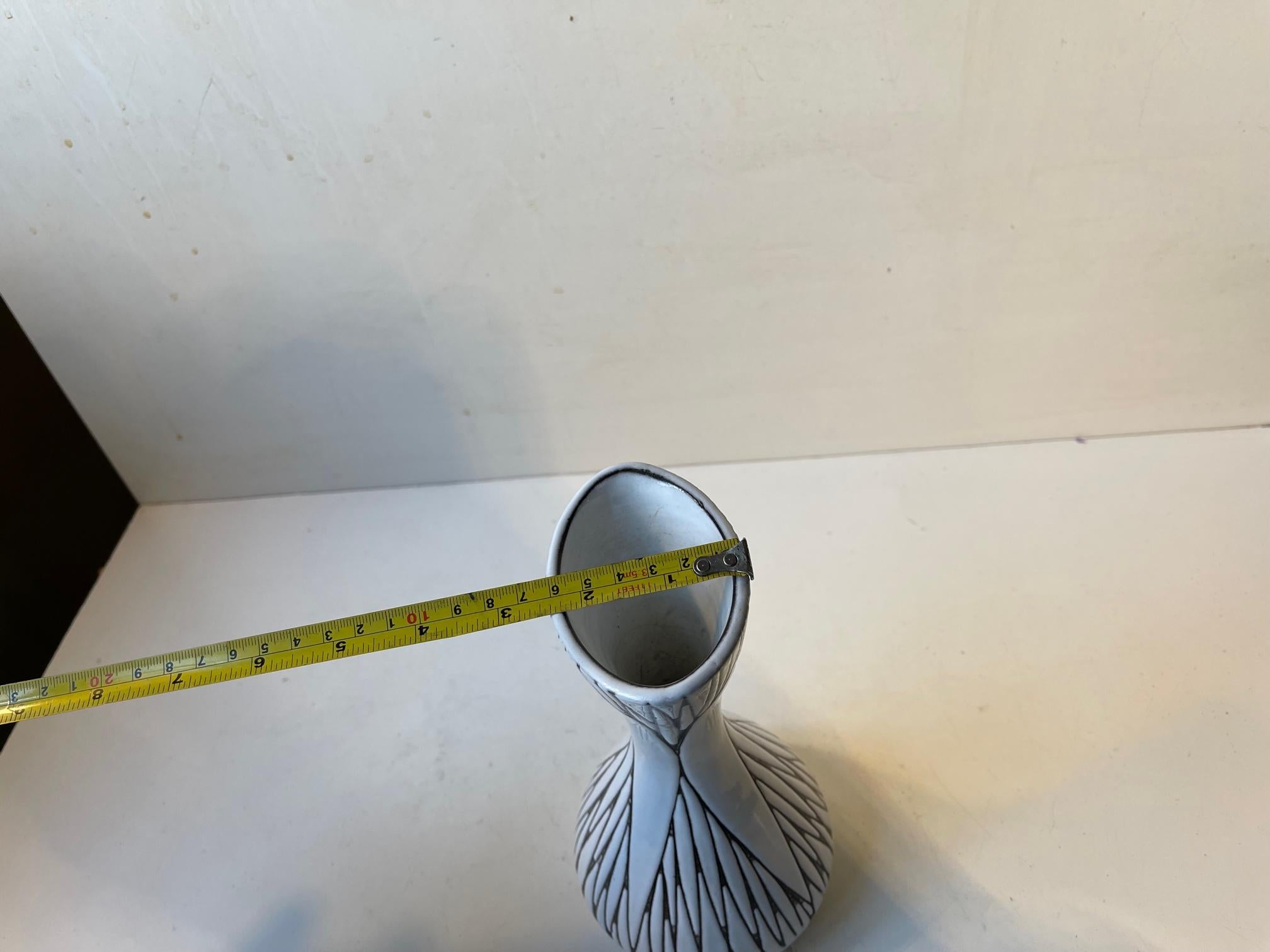 Mari Simmulson Vaso in ceramica bianco e nero 'Mars', Upsala Ekeby 1960s in vendita 3