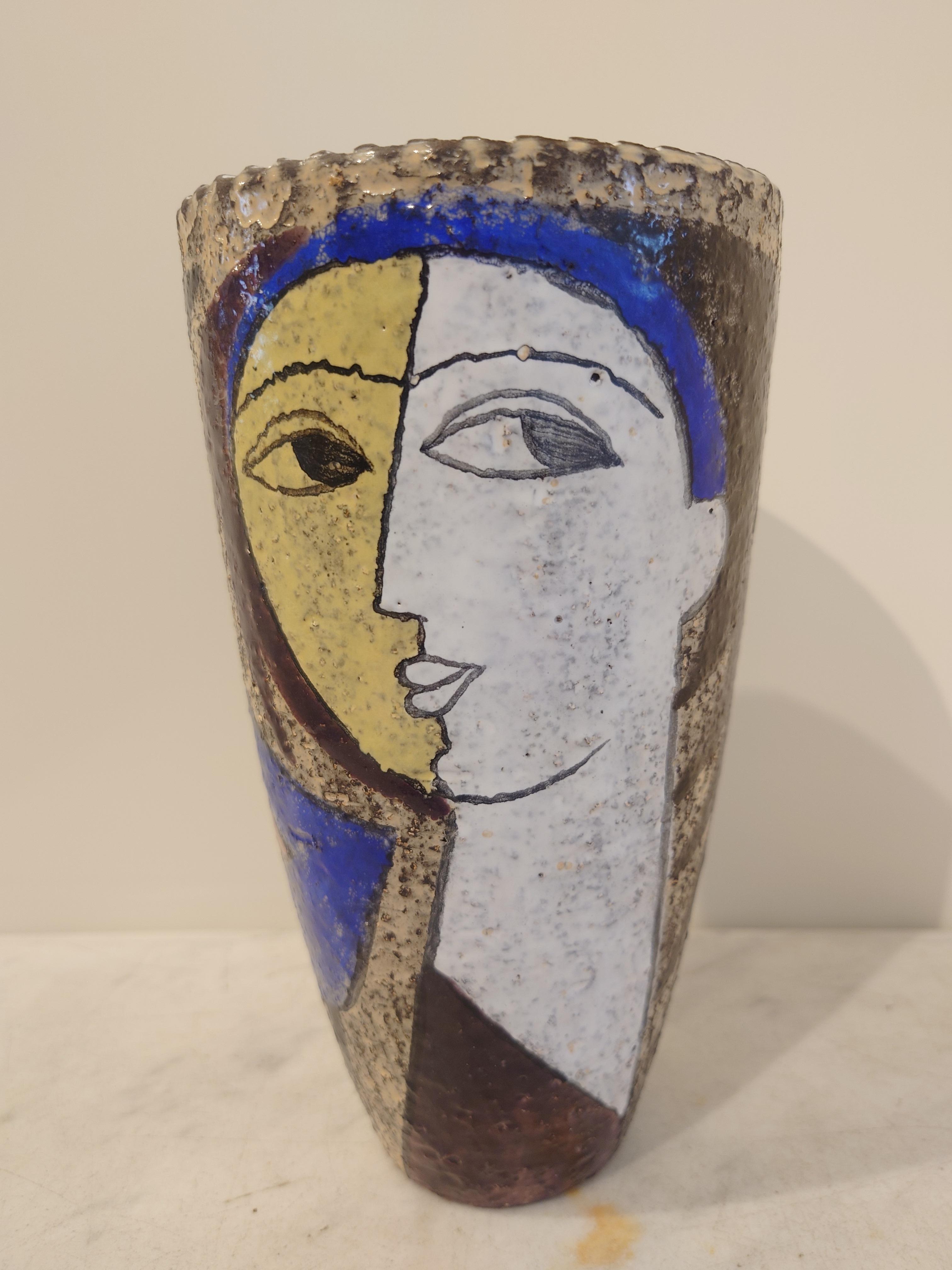 
The vase  Teodora is decorated in a geometric figural pattern.
Maker: Upsala-Ekeby. 
Very good vintage condition with no damage.
Marked on the base: MS (Mari Simmulson), Sweden and 4346.


Mari Simmulson (1911-2000) was born to Estonian parents in