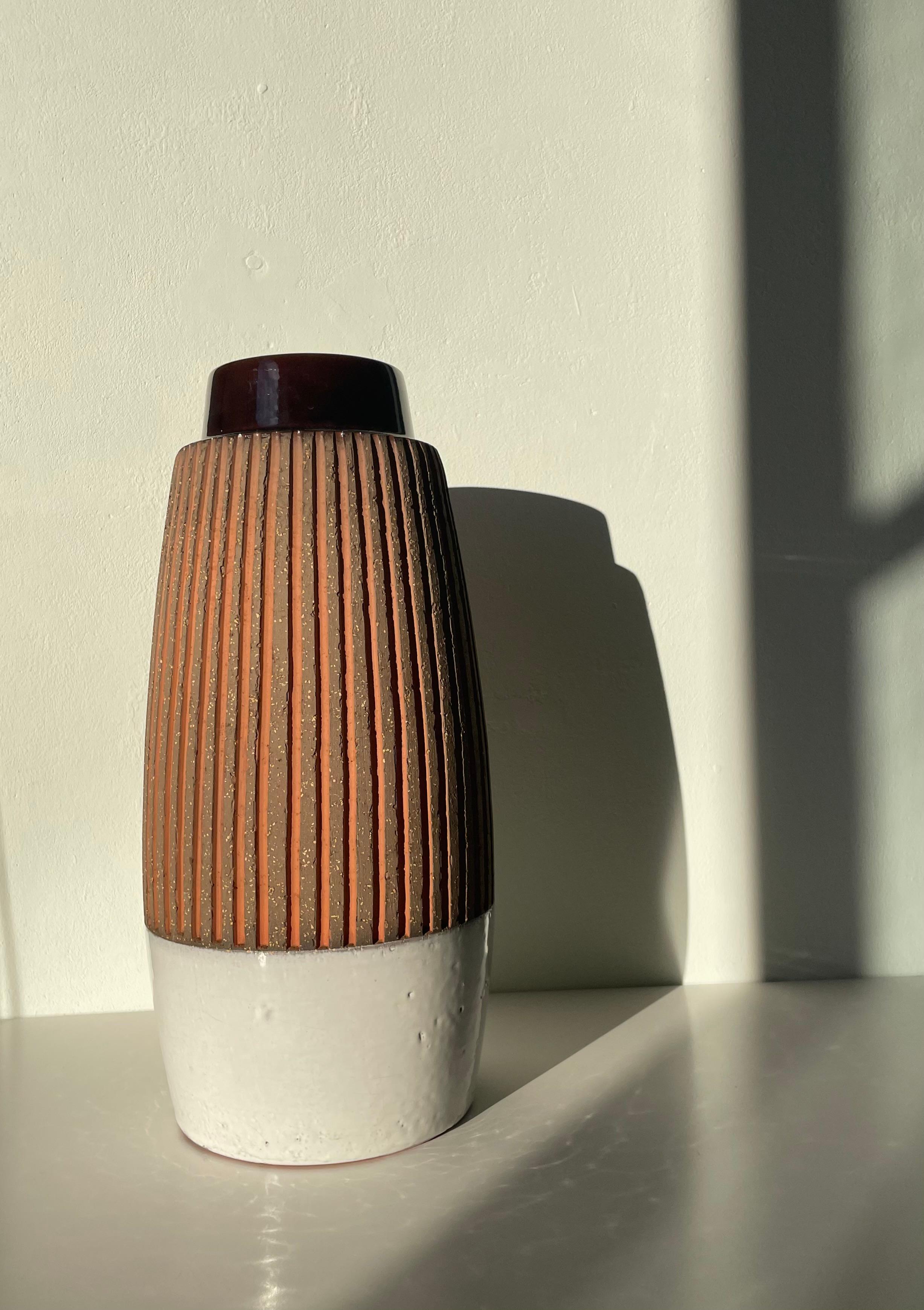 20ième siècle Vase de sol Mari Simmulson pour Upsala Ekeby, années 1960 en vente
