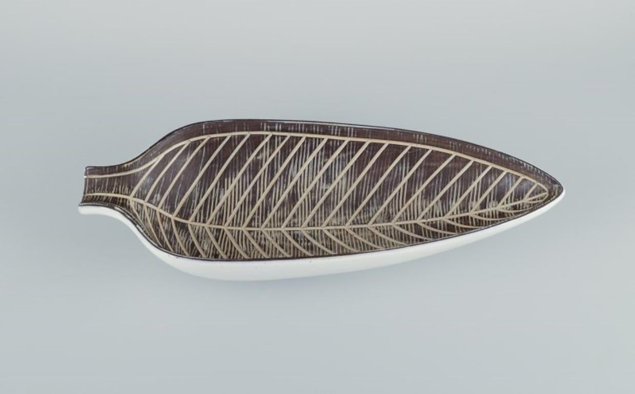 Mari Simmulson per Upasala-Ekeby, piatto grande oblungo in ceramica 