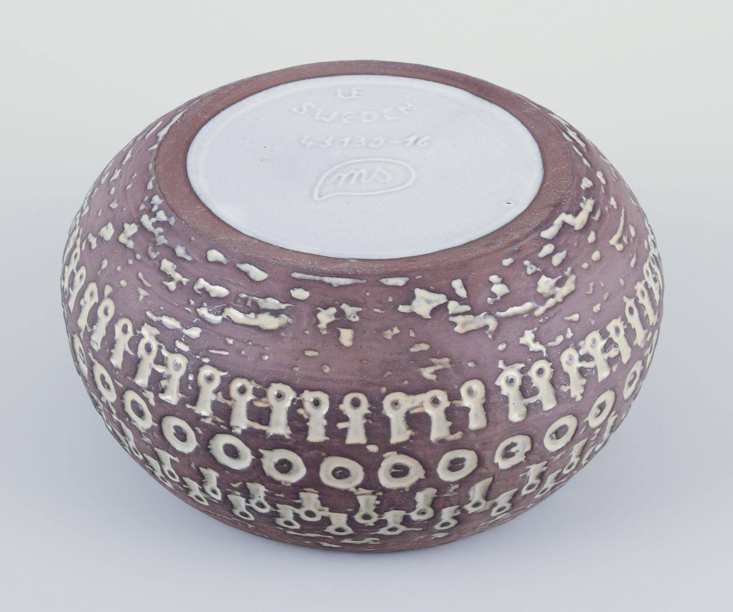 Mid-20th Century Mari Simmulson for Upsala Ekeby. Ceramic bowl with abstract pattern. Ca. 1960 For Sale