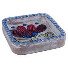 Mari Simmulson für Upsala Ekeby. Keramikschale mit Blumenmotiv aus Keramik.  Um 1960