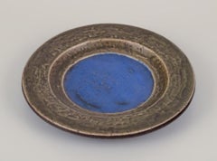 Mari Simmulson for Upsala Ekeby. Ceramic dish. In green and blue glaze