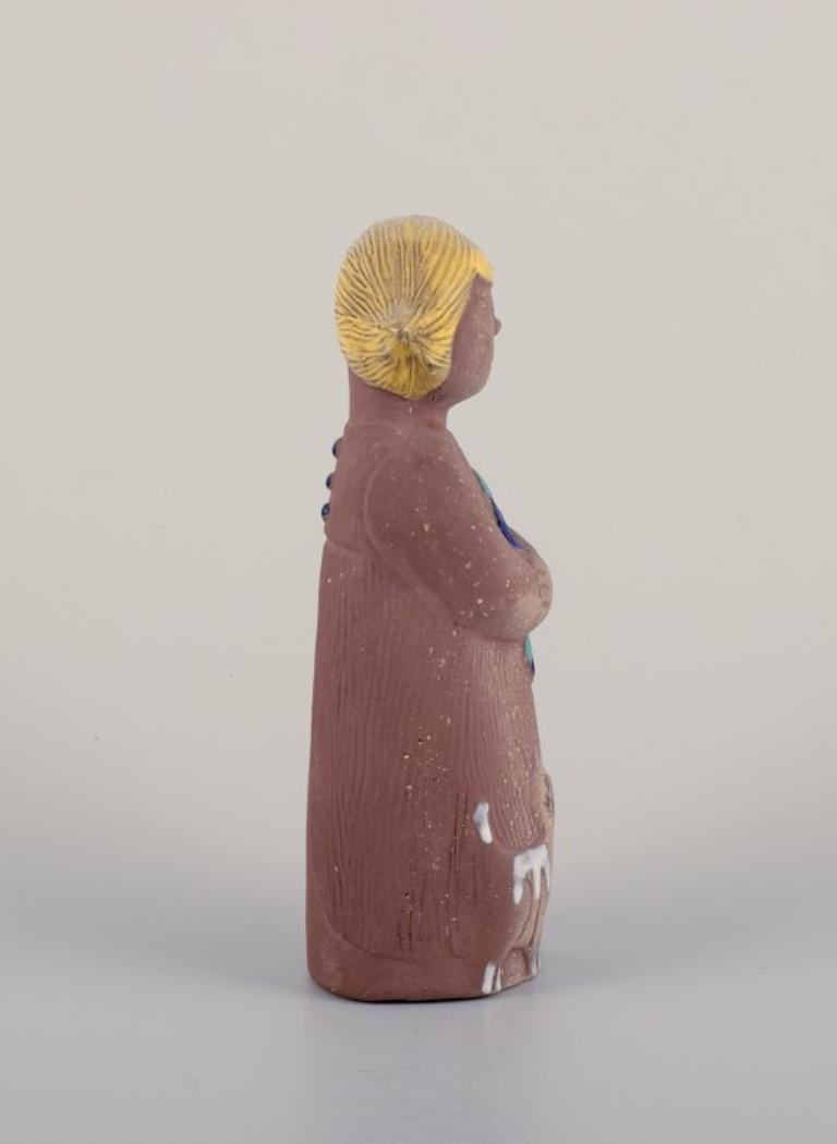Scandinavian Modern Mari Simmulson for Upsala Ekeby. Ceramic figurine of a girl with two cats For Sale