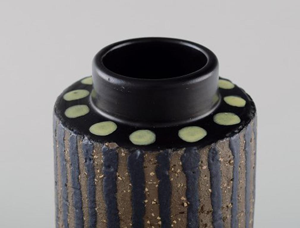 Mari Simmulson for Upsala-Ekeby ceramic vase.
In perfect condition.
1960s.
Measures 13.5 x 9.5 cm.
Stamped.