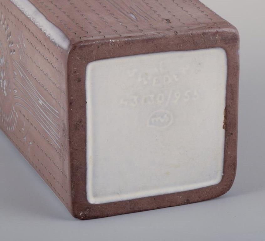 Mari Simmulson  per Upsala Ekeby. Vaso in ceramica di forma quadrata. in vendita 1