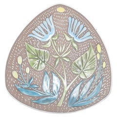 Mari Simmulson for Upsala-Ekeby. Decorative ceramic dish with floral pattern