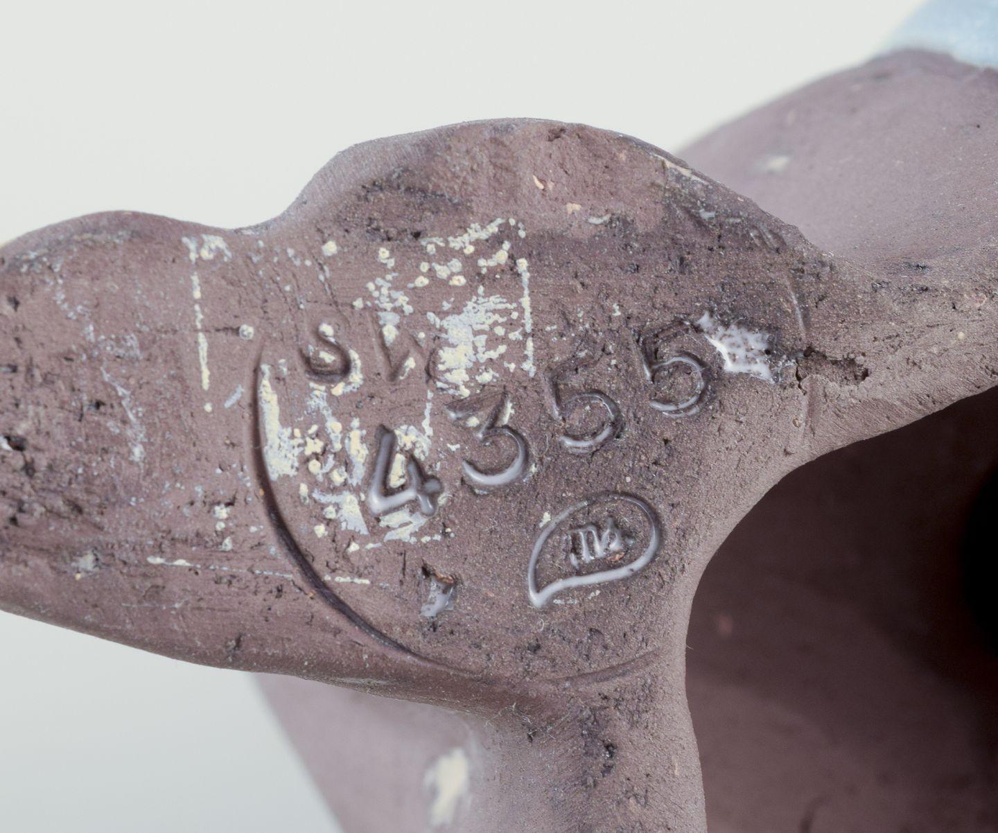 Mari Simmulson per Upsala Ekeby. Figura di donna orientale. Gres smaltato. in vendita 1