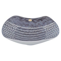 Mari Simmulson for Upsala-Ekeby. Large ceramic bowl in a modernist design