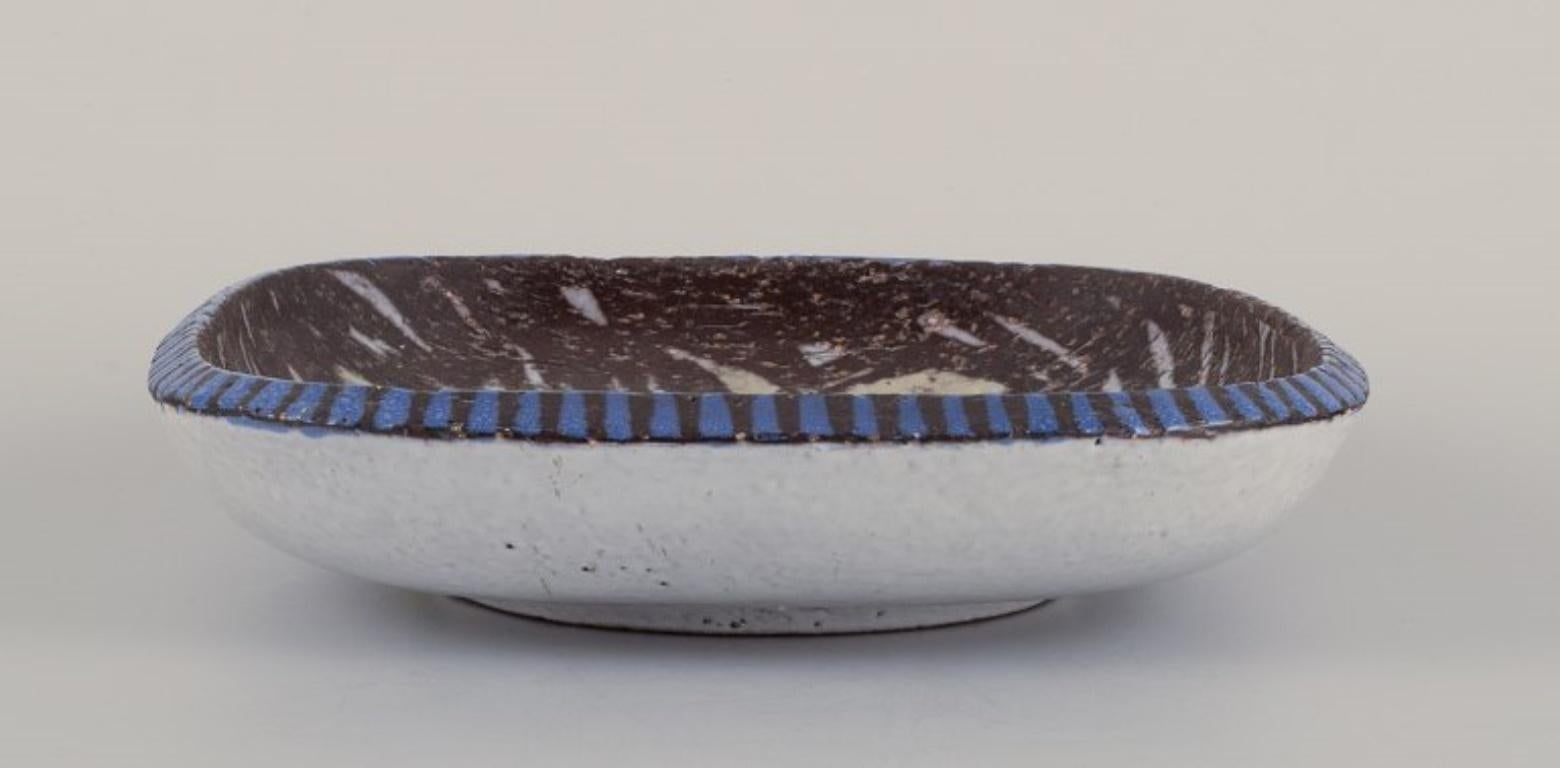 Mari Simmulson for Upsala Ekeby. Large ceramic bowl with a fish motif In Excellent Condition For Sale In Copenhagen, DK