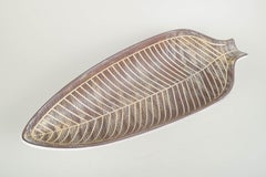 Mari Simmulson for Upsala Ekeby. Large leaf-shaped dish in ceramic. 1960s