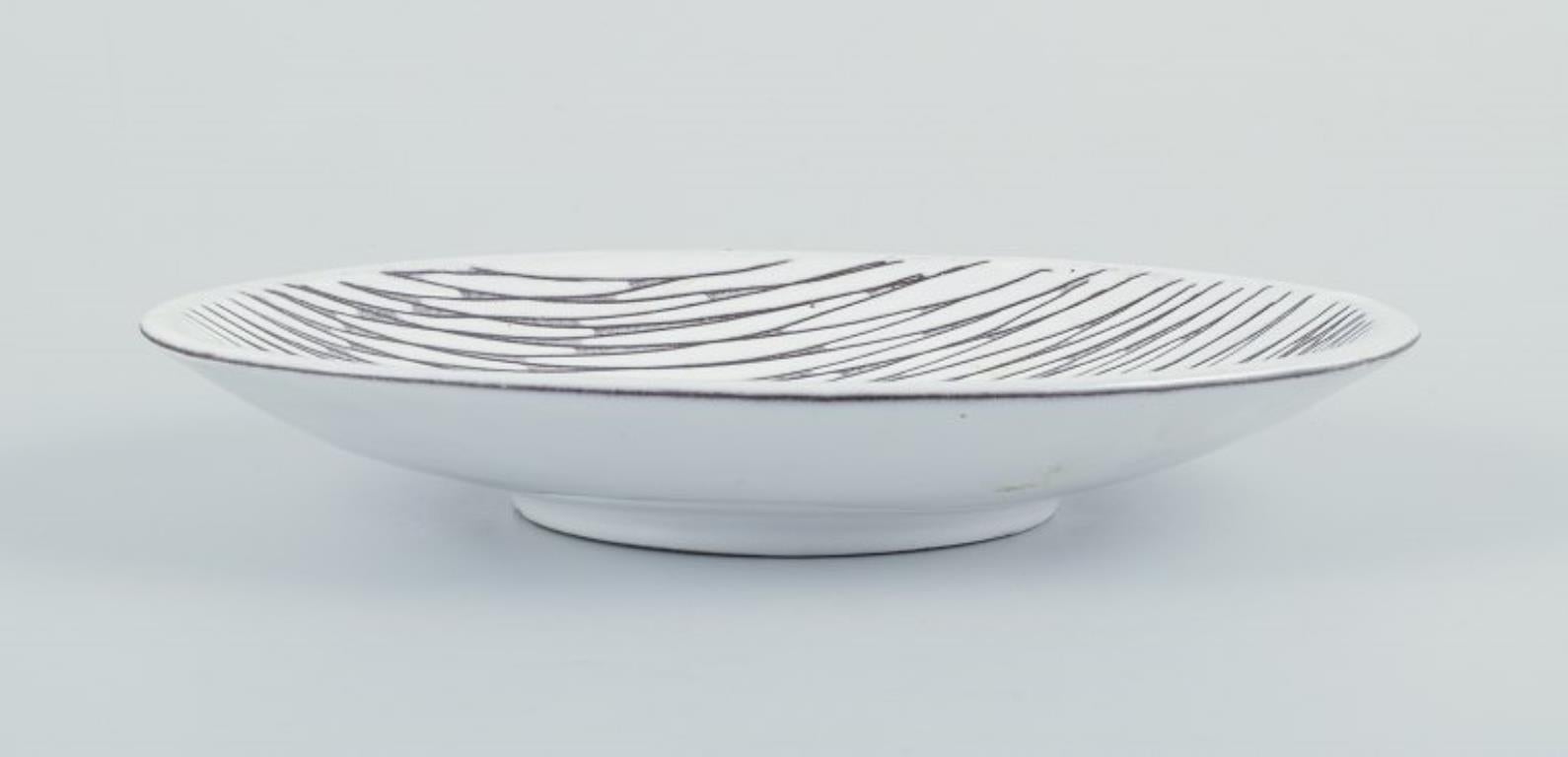 Scandinavian Modern Mari Simmulson for Upsala Ekeby.  Low ceramic bowl with line pattern For Sale