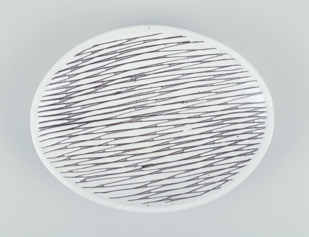 Swedish Mari Simmulson for Upsala Ekeby.  Low ceramic bowl with line pattern For Sale