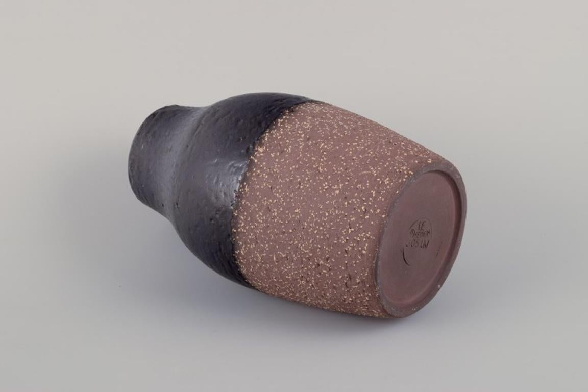Smaltato Mari Simmulson per Upsala Ekeby. Vaso in ceramica Onyx con smalto dai toni neri in vendita