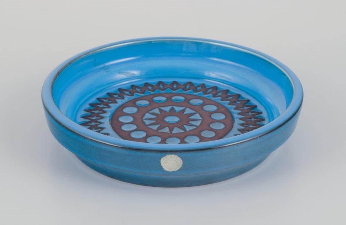Svedese Mari Simmulson per Upsala Ekeby. Coppia di ciotole basse in ceramica con smalto azzurro in vendita