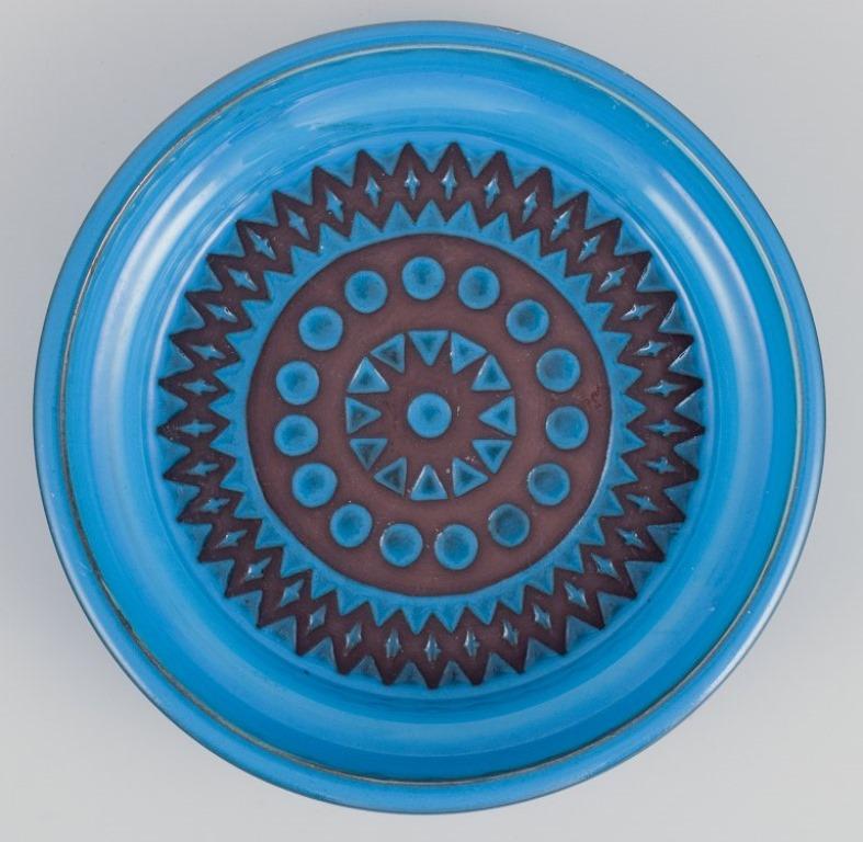 Metà XX secolo Mari Simmulson per Upsala Ekeby. Coppia di ciotole basse in ceramica con smalto azzurro in vendita
