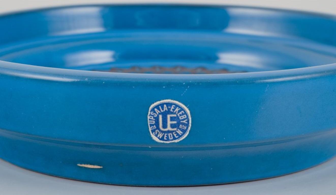 Mari Simmulson per Upsala Ekeby. Coppia di ciotole basse in ceramica con smalto azzurro in vendita 1