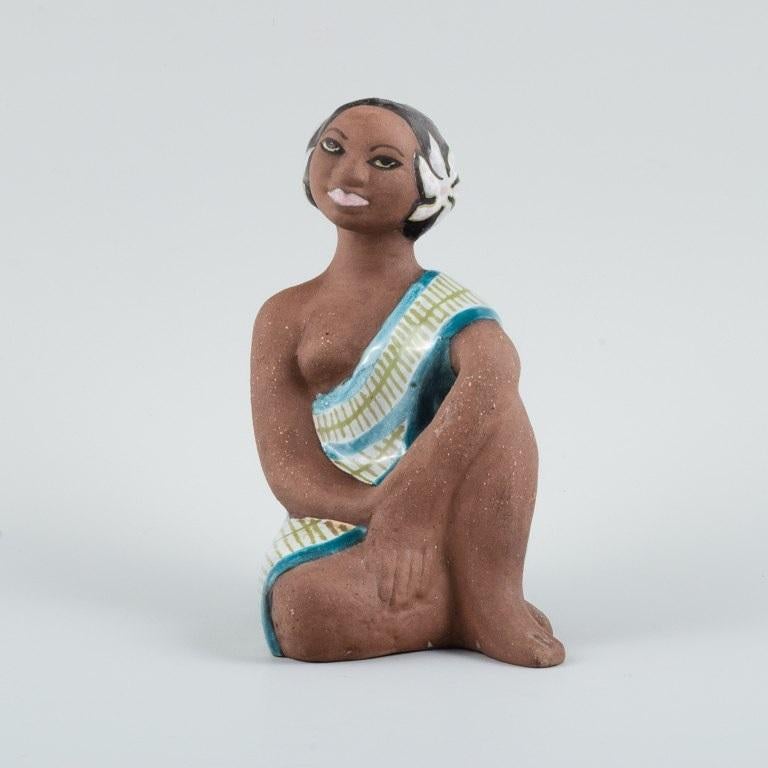 Mari Simmulson pour Upsala-Ekeby.
Rare figure en céramique représentant une femme tahitienne.
Environ 1960
Mesures : H 19,0 cm. x D 9,5 cm.
En parfait état.
Marqué.