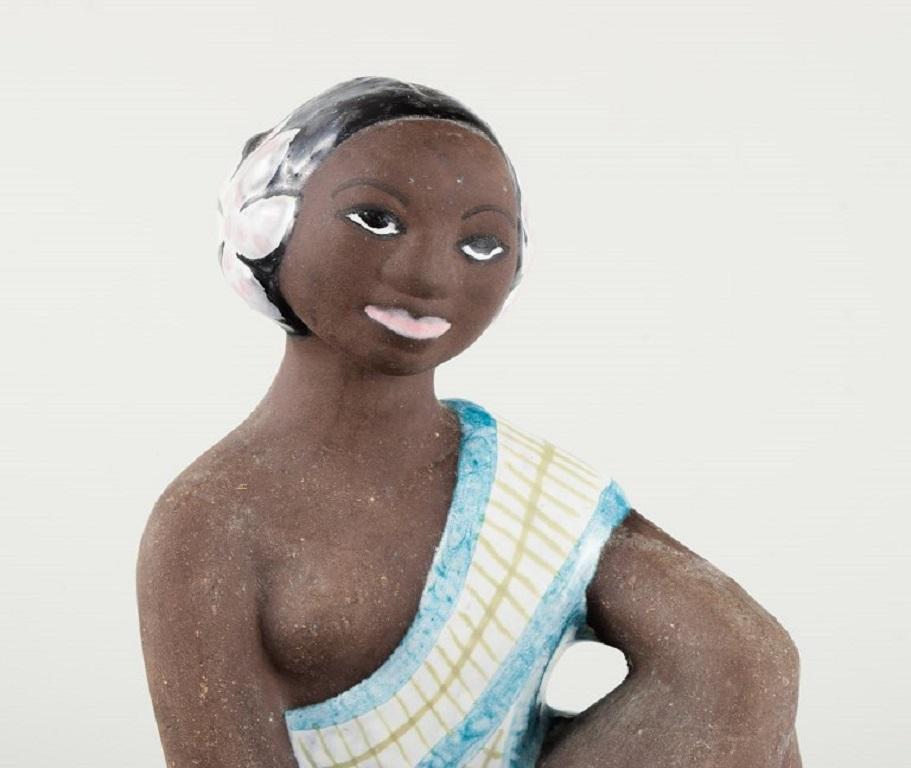 Suédois Mari Simmulson pour Upsala-Ekeby, rare figurine en céramique d'une femme de Tahiti en vente