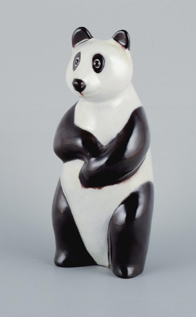 Suédois Mari Simmulson pour Upsala Ekeby. Rare figurine de panda en céramique peinte à la main.  en vente