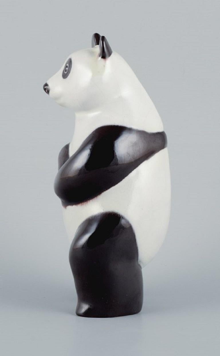Peint à la main Mari Simmulson pour Upsala Ekeby. Rare figurine de panda en céramique peinte à la main.  en vente