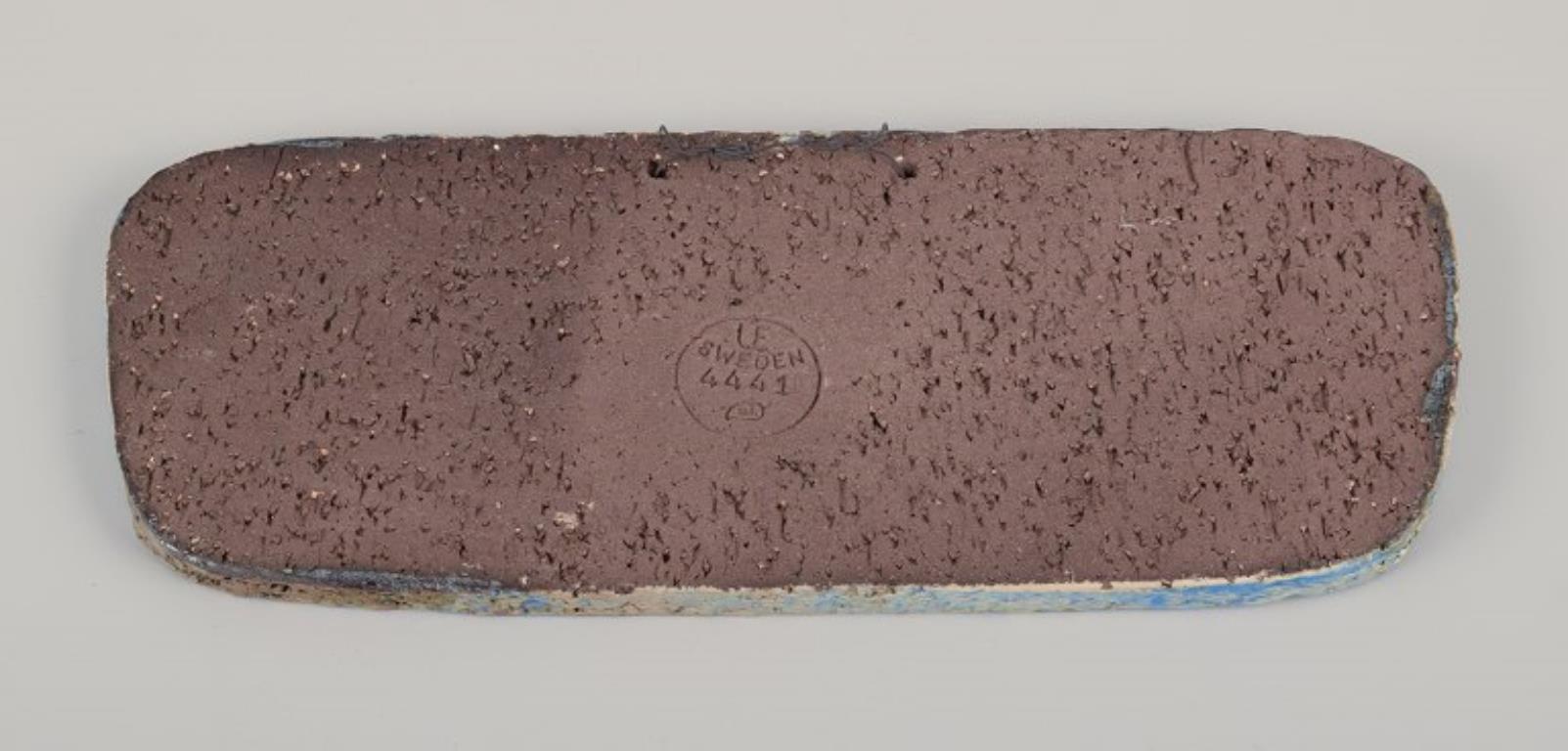 Mari Simmulson per Upsala Ekeby. Rara targa da parete in ceramica dipinta a mano. Ca. 1960 In condizioni ottime in vendita a Copenhagen, DK