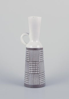 Mari Simmulson pour Upsala Ekeby. Pichet/vase "Ruta" en céramique.