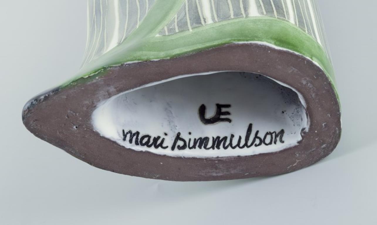Mari Simmulson para Upsala Ekeby, Suecia. Figura de cerámica de mujer indonesia Cerámico en venta