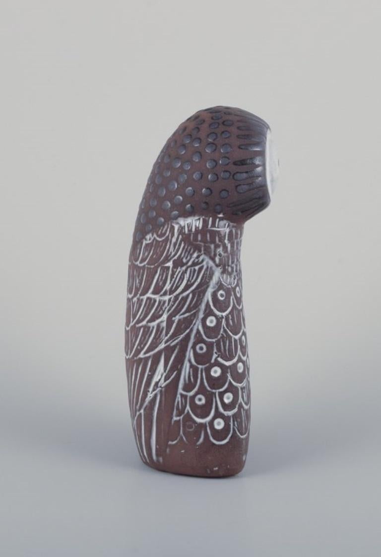 Vernissé Mari Simmulson pour Upsala Ekeby, Suède. Sculpture de hibou en céramique. 1960s.  en vente
