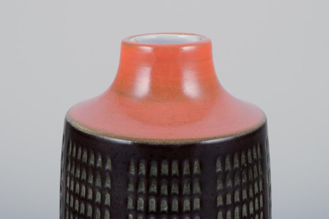 Svedese Mari Simmulson per Upsala Ekeby, Svezia. Vaso in ceramica in stile modernista. in vendita