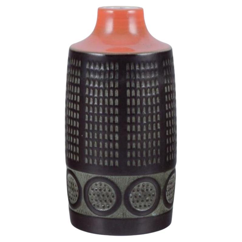 Mari Simmulson per Upsala Ekeby, Svezia. Vaso in ceramica in stile modernista.