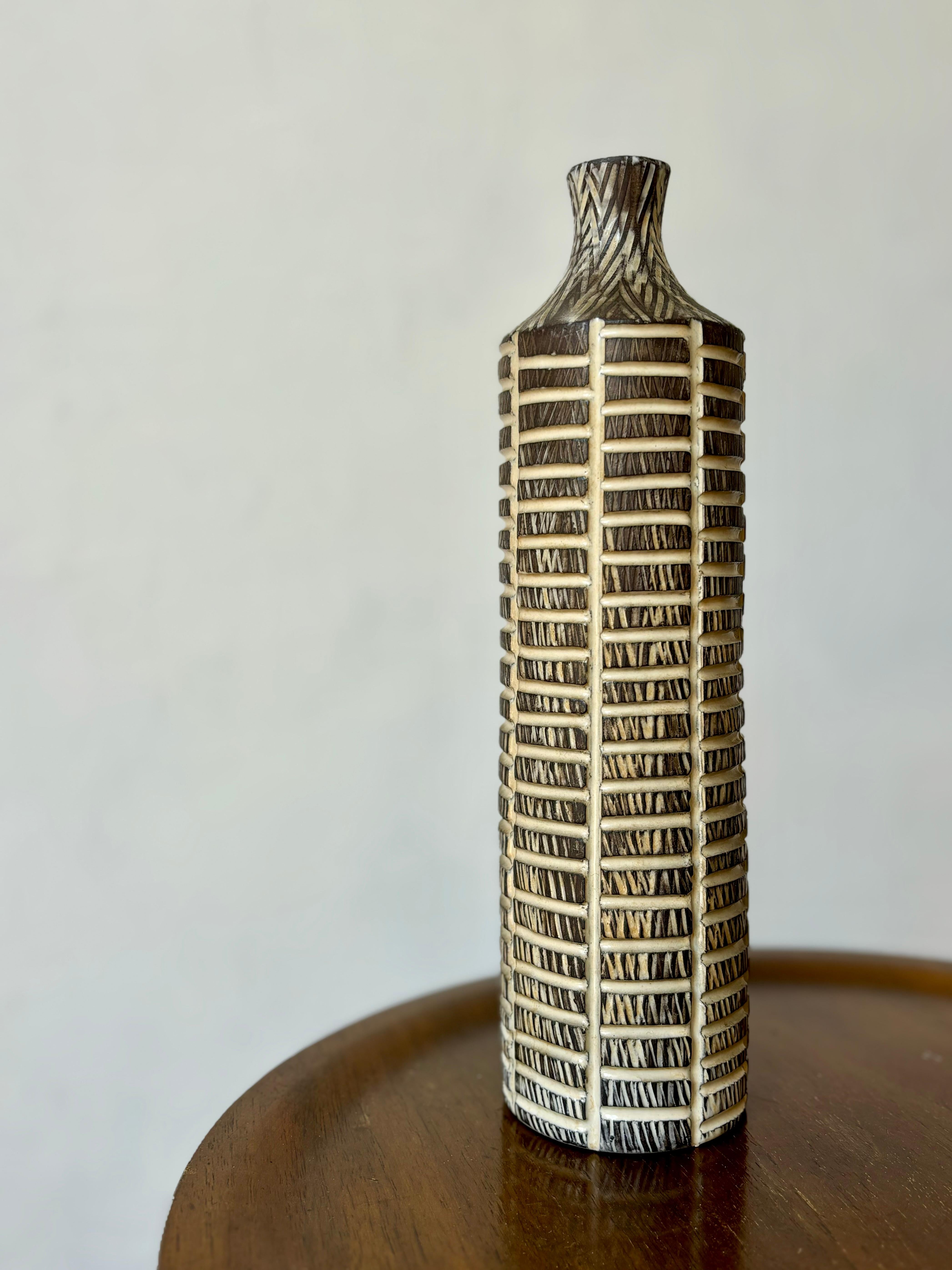 Mari Simmulson 1957 Senegal Series Slender Stoneware Vase In Good Condition For Sale In Copenhagen, DK