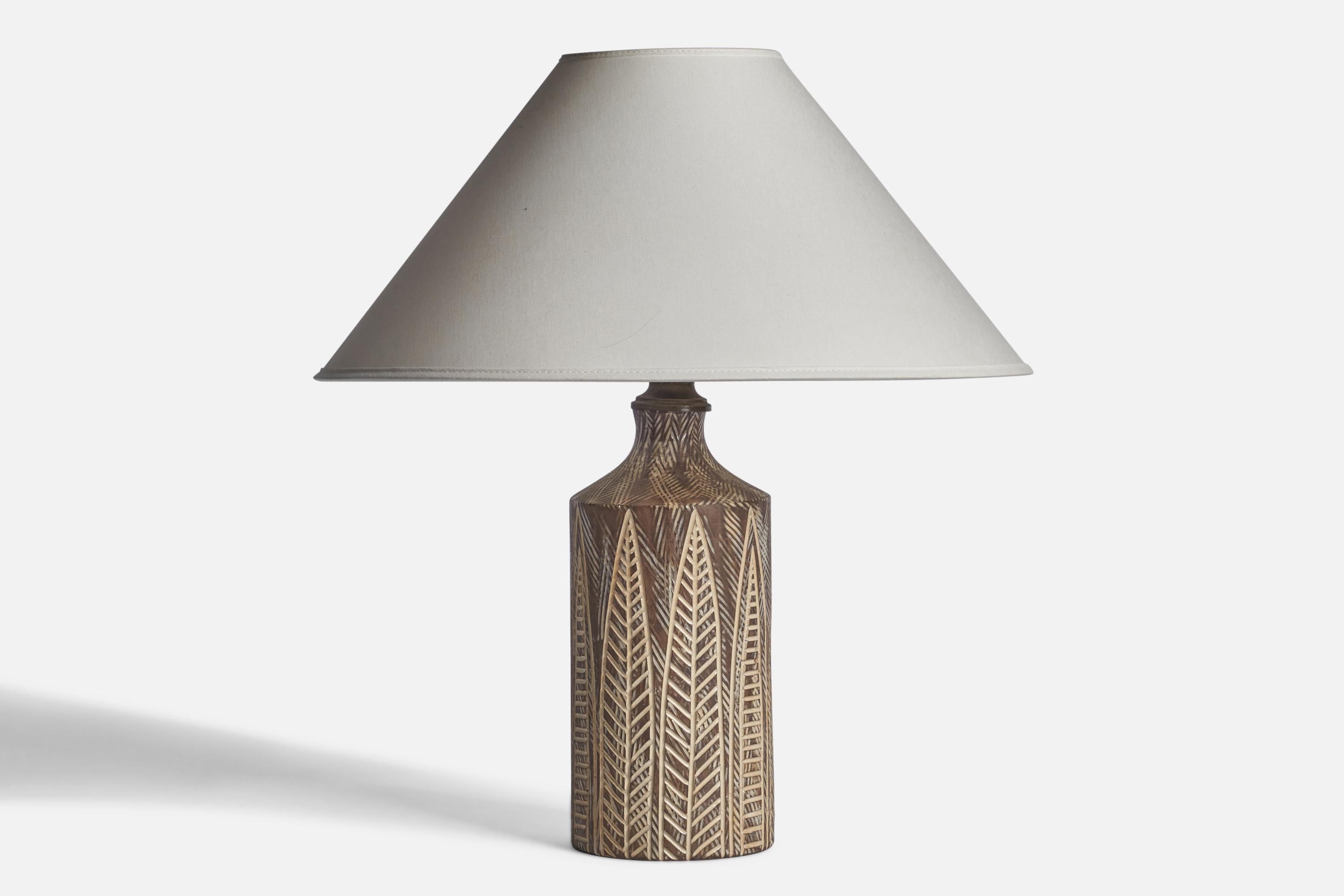 A grey-glazed incised table lamp designed by Mari Simmulson and produced by Upsala Ekeby, Sweden, 1950s.

Dimensions of Lamp (inches): 12.75” H x 4.5” Diameter
Dimensions of Shade (inches): 4.5” Top Diameter x 16” Bottom Diameter x 7.25”