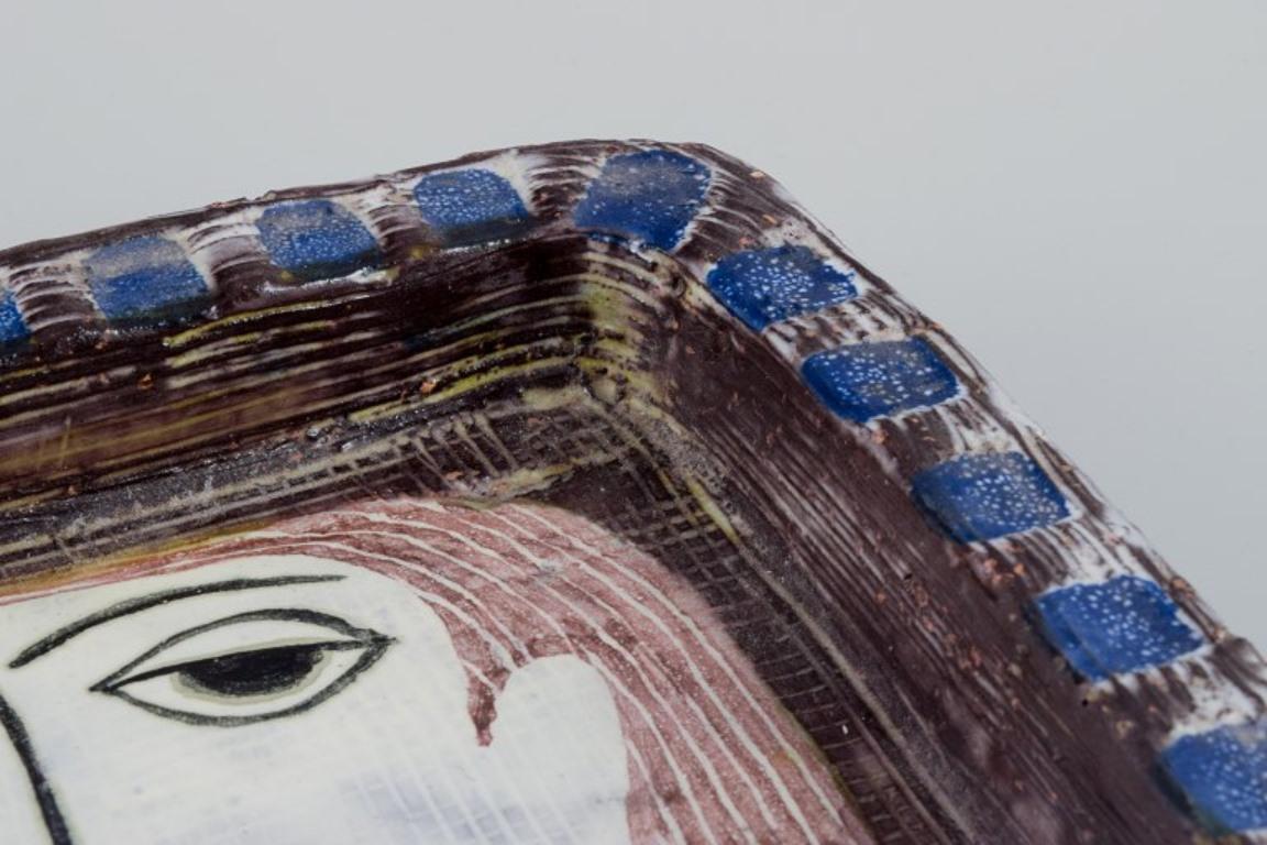 Mari Simmulson, Upsala Ekeby. Keramische Schale. Motiv des Gesichts und der Blume der Frau. im Zustand „Hervorragend“ in Copenhagen, DK