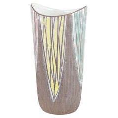 Mari Simmulson, Upsala Ekeby. Jarrón de cerámica con decoración geométrica, años 50/60