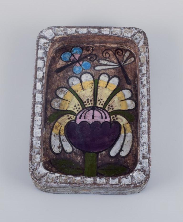 Scandinavian Modern Mari Simmulson, Upsala-Ekeby. Large ceramic bowl / dish decorated with flowers. For Sale