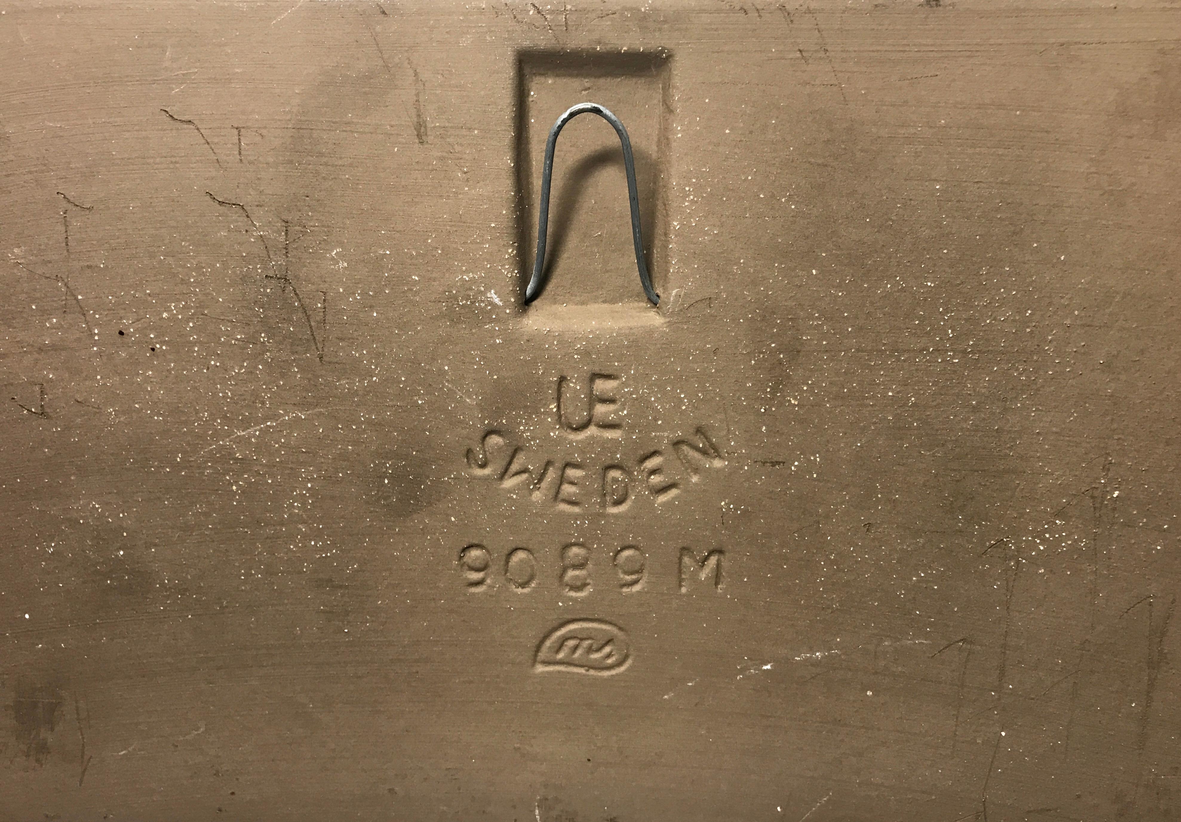 Metà XX secolo Mari Simmulson Upsala Ekeby, Grande placca in ceramica smaltata con uccellini, anni '50 in vendita