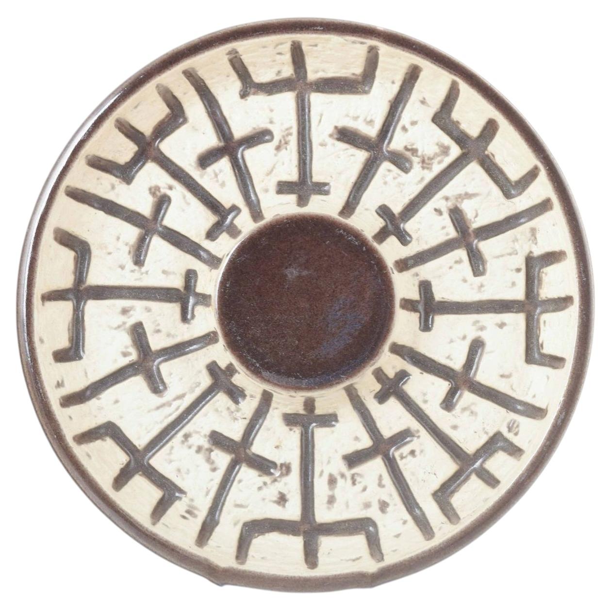 Mari Simmulson, Upsala-Ekeby. Stoneware bowl with brown relief pattern. 1960s For Sale