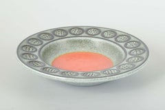 Mari Simmulson, Upsala-Ekeby. Stoneware bowl with orange glazed centre. 1960s