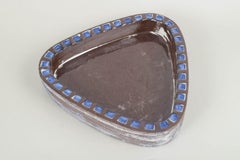 Mari Simmulson, Upsala Ekeby. Triangular ceramic dish with brown and blue glaze