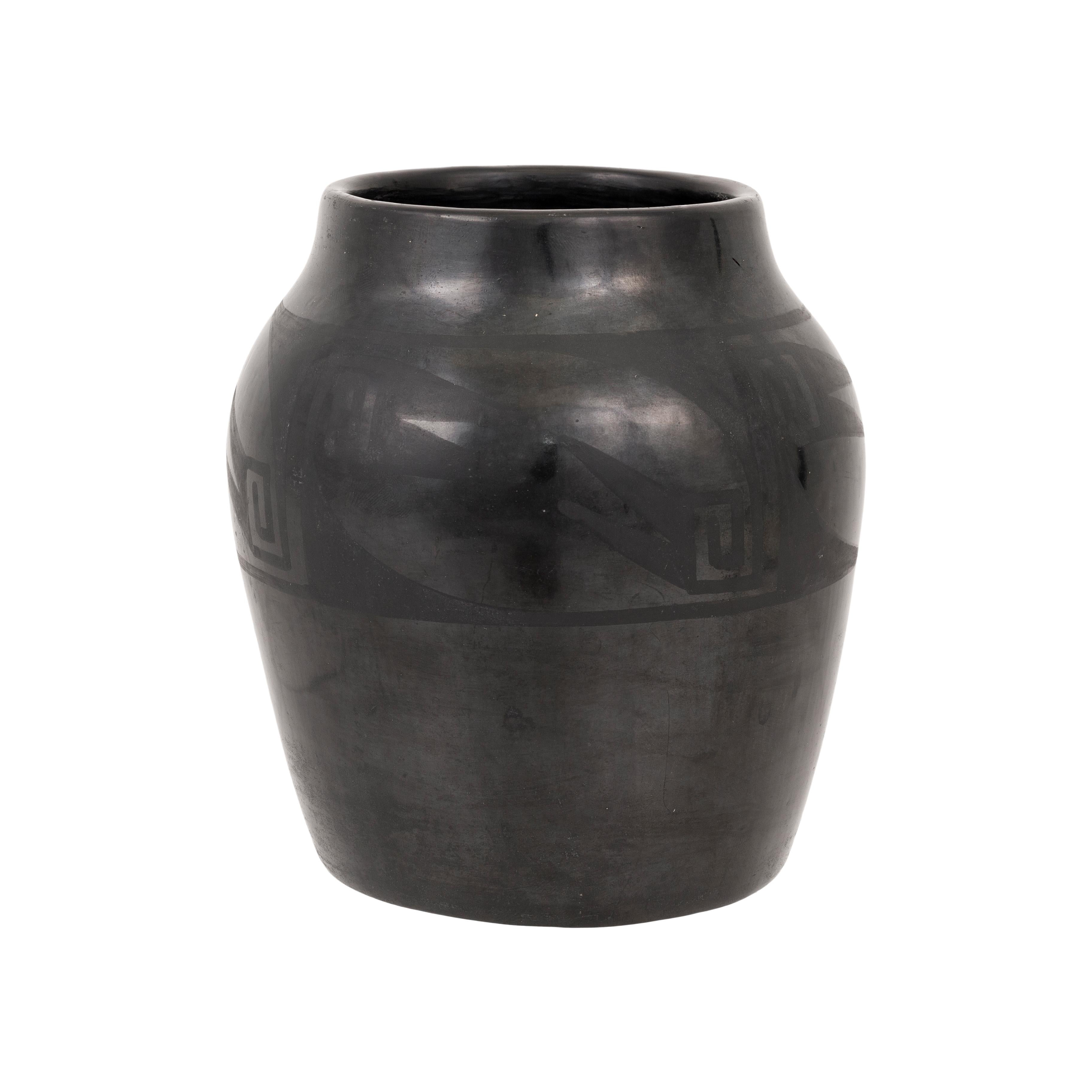 Maria and Julian Martinez Black Ware Pottery Jar (amerikanisch) im Angebot