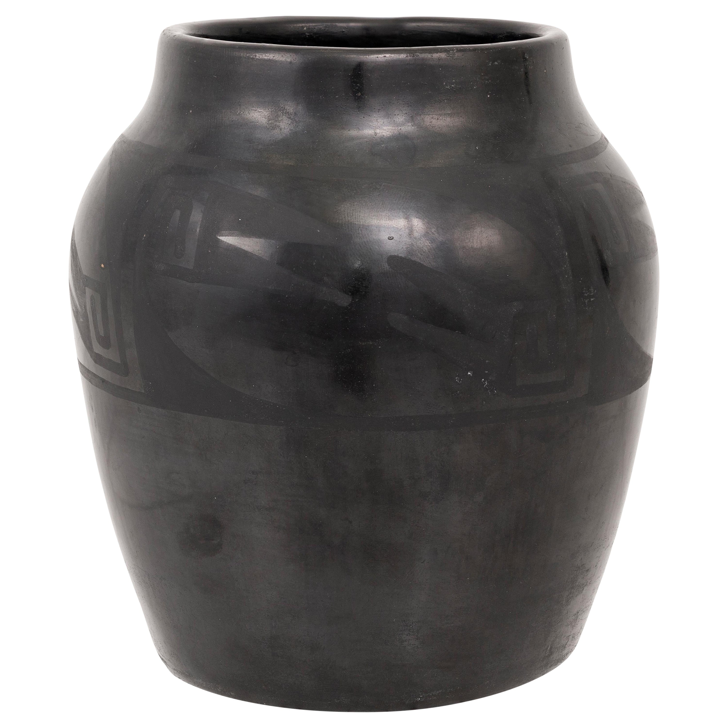 Maria and Julian Martinez Black Ware Pottery Jar im Angebot
